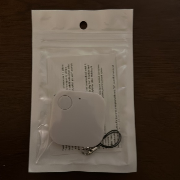 Tracking Device/Bluetooth Locator - Picture 2 of 4